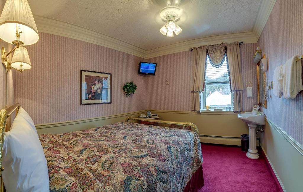 Hotel Athabasca 2*