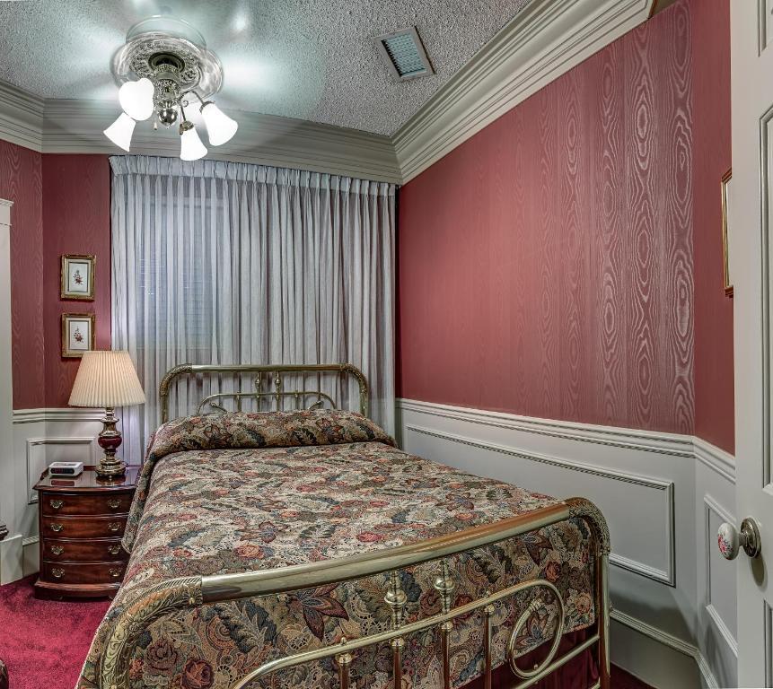 Athabasca Hotel 2*